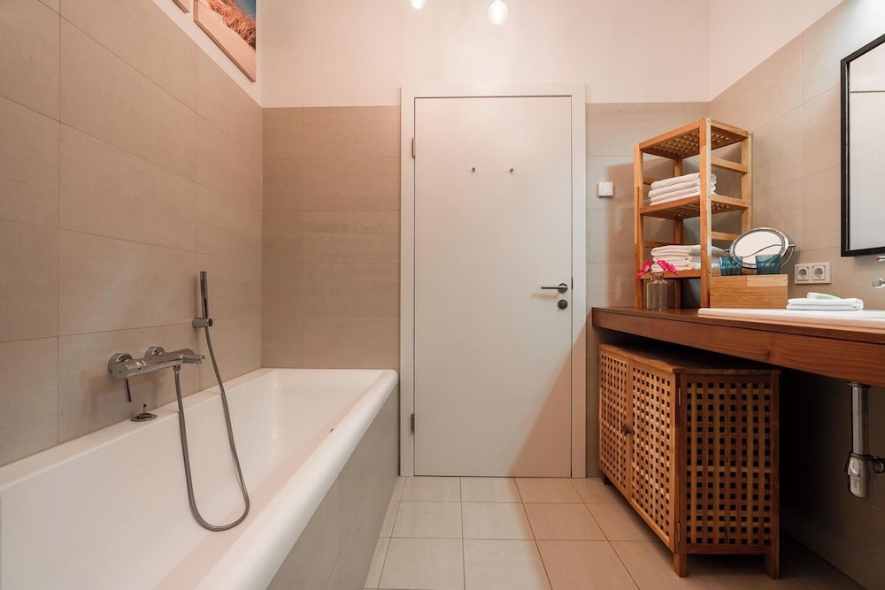 YoHome - Luxury Downtown Apartment