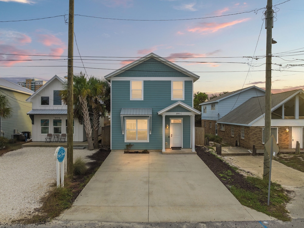 Spacious 4-bed, 3-bath Beach House Sleeps 12 for the Perfect Getaway