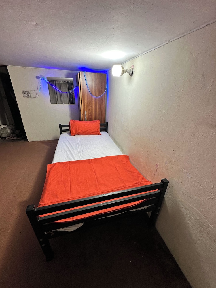 Professional Lahore Hostels