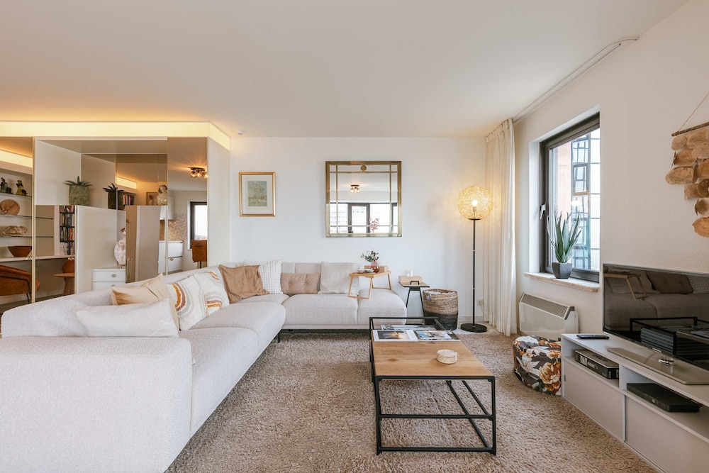 Hydro Palace - Stylish Charming Apartment With s