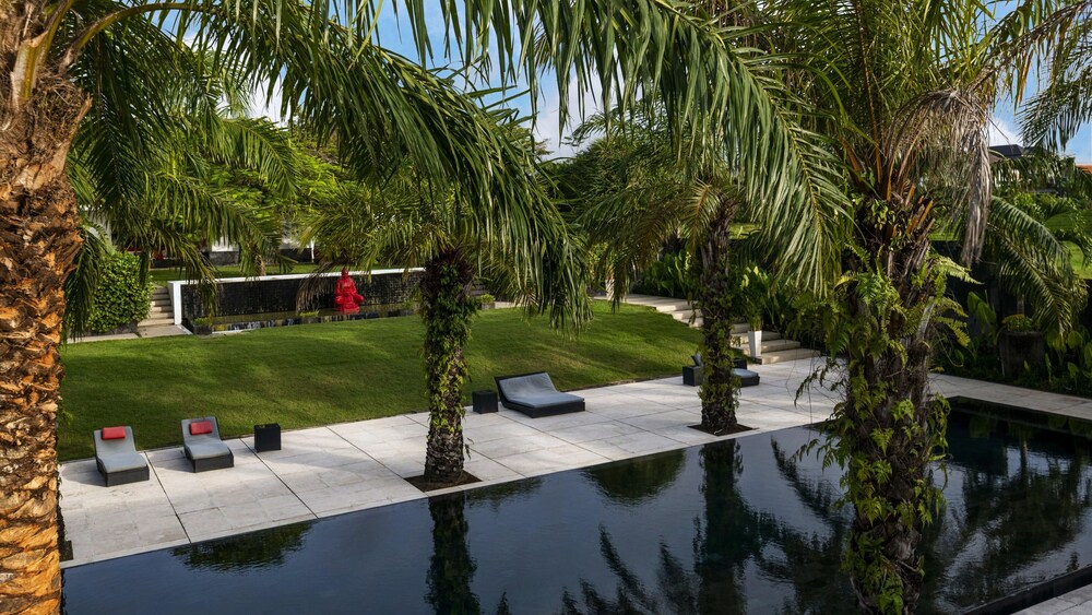 SuperNova Private Boutique Retreat Villa