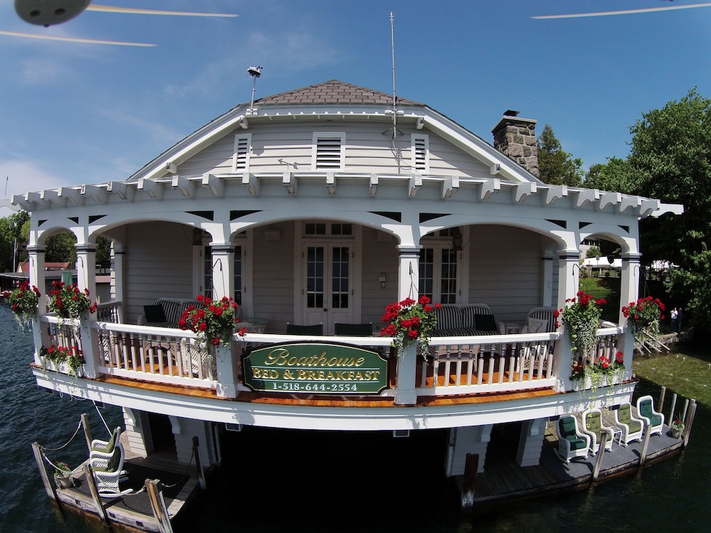 Boathouse Waterfront Lodging