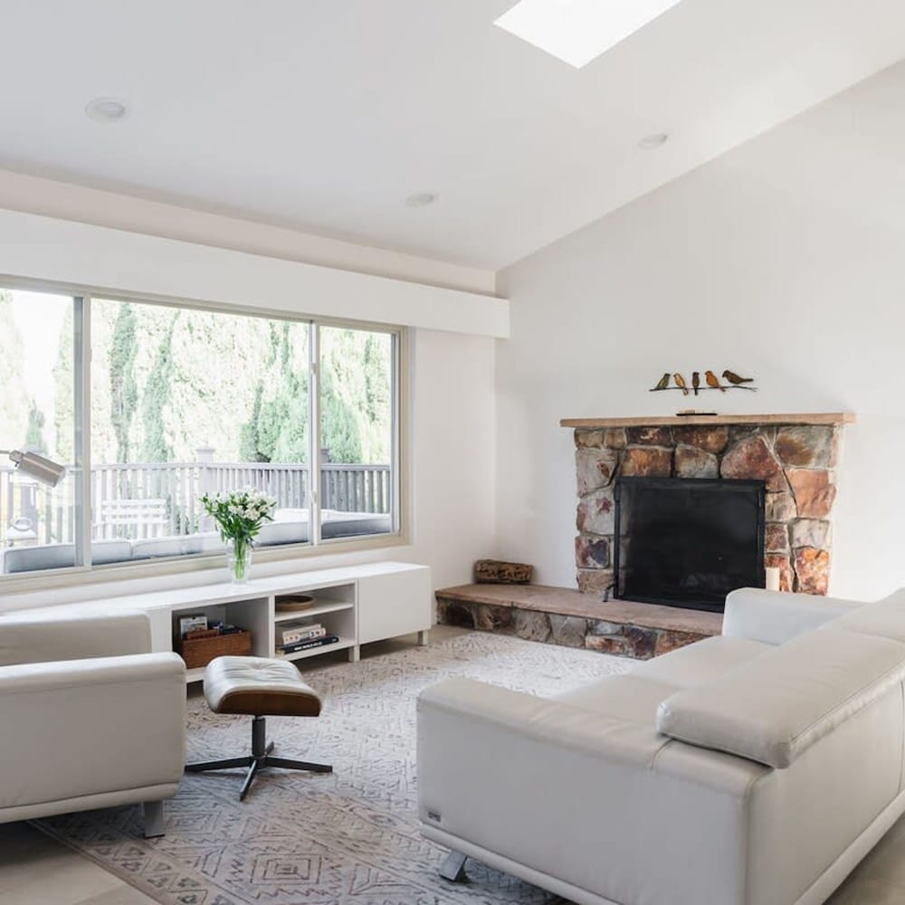 Spacious and Bright 5-bedroom Oasis Pool and Yard