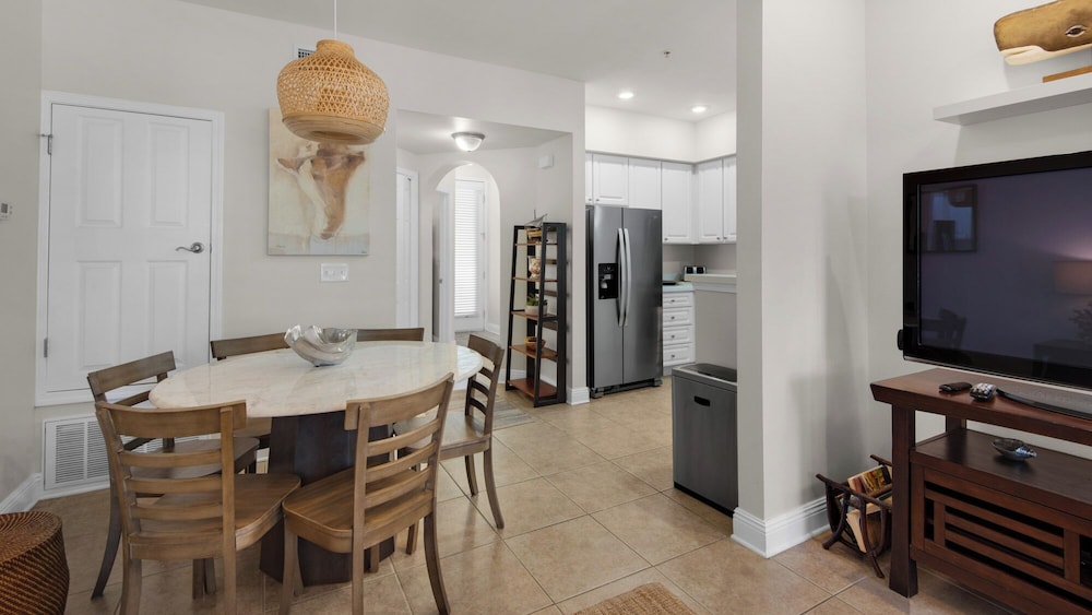 3br/2ba, Sleeps 6, BBQ Grill, Pool, Beach Access + Free Attraction Tickets!