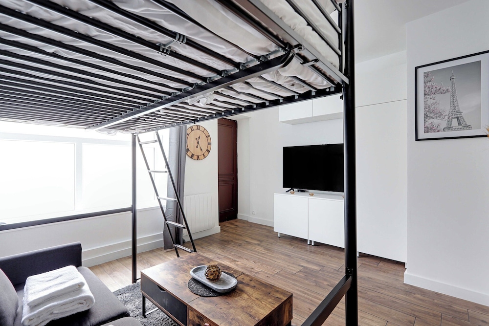 Spacious Studio in Cute Neighborhood