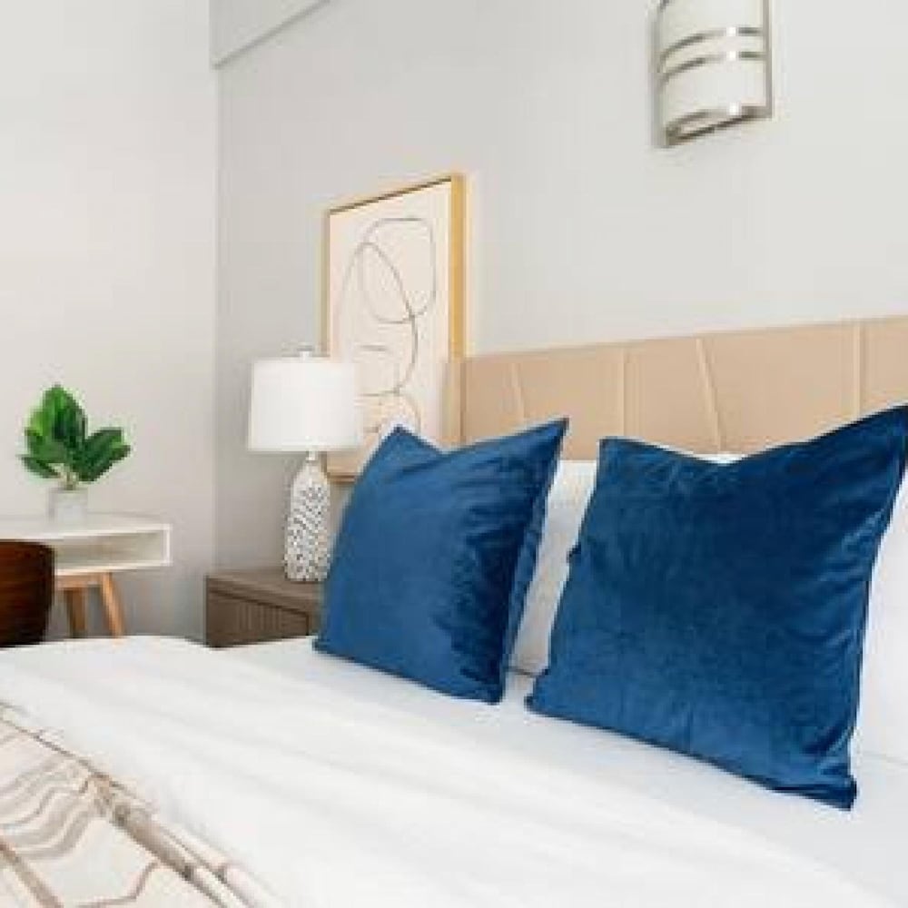 73-201 New 1BR 1bth UWS Doorman Gym