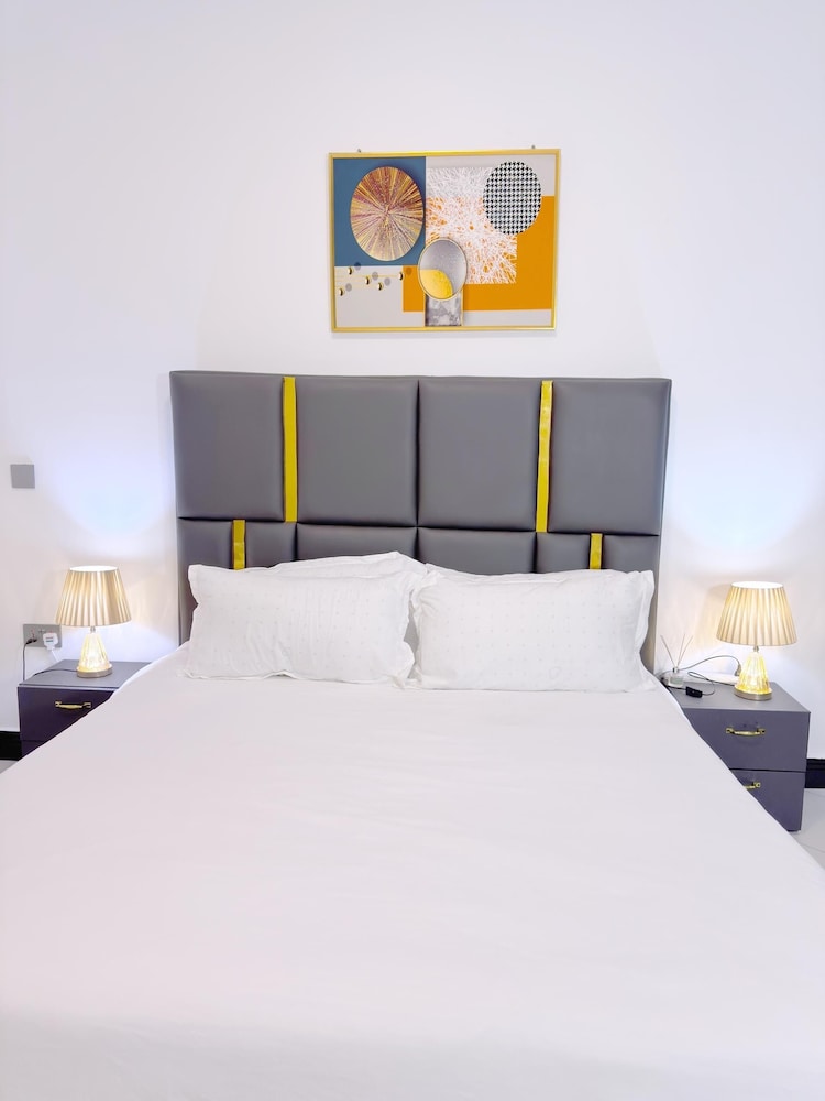 B&S Luxe Living