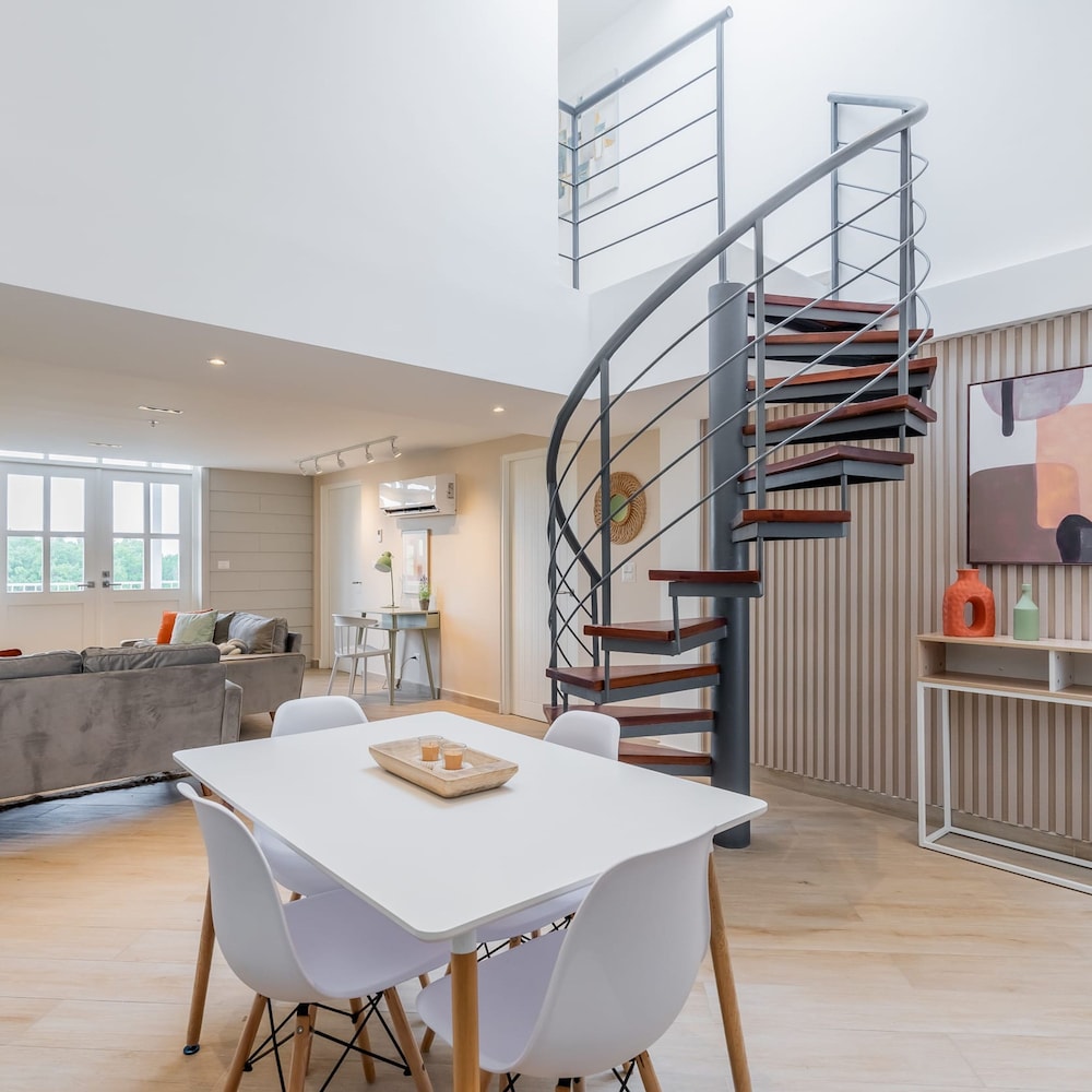 w Elegant 3BR With Modern Terrace in Panama