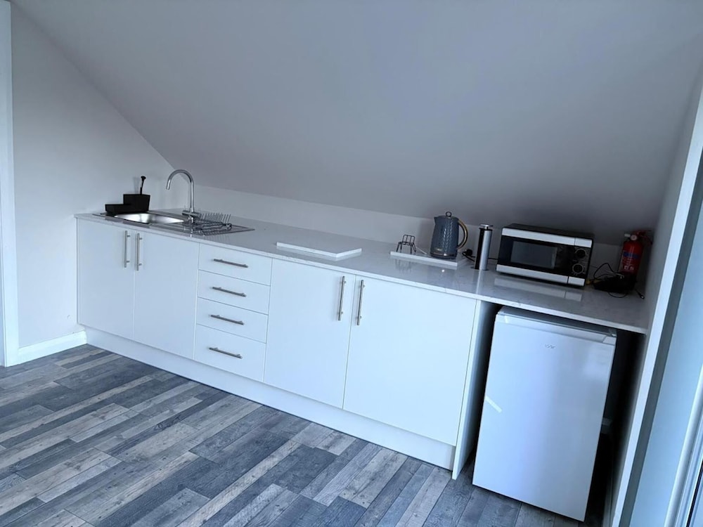 Lisburn - 1 Bedroom - Sleeps 2 - Street Parking