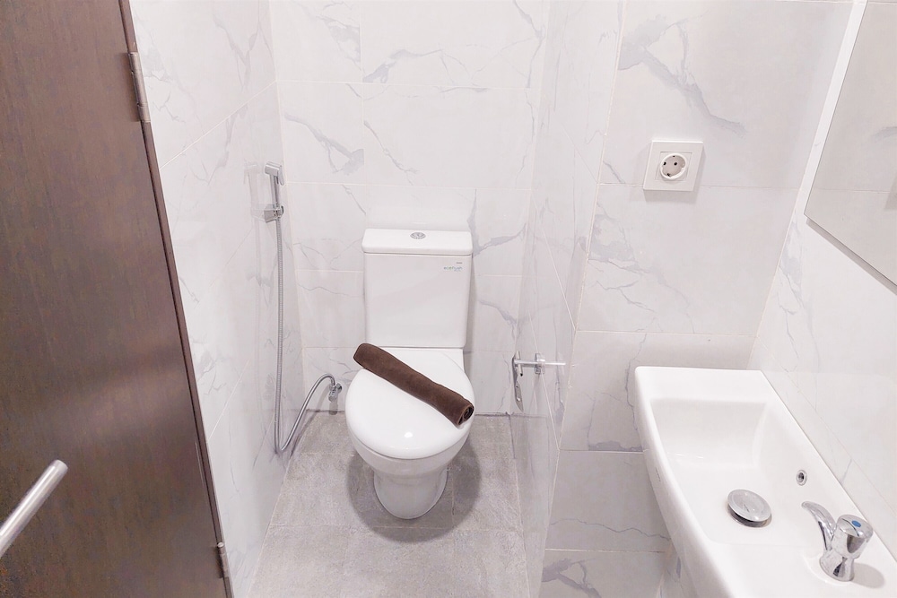 Comfortable And Elegant Studio At Pacific Garden Apartment
