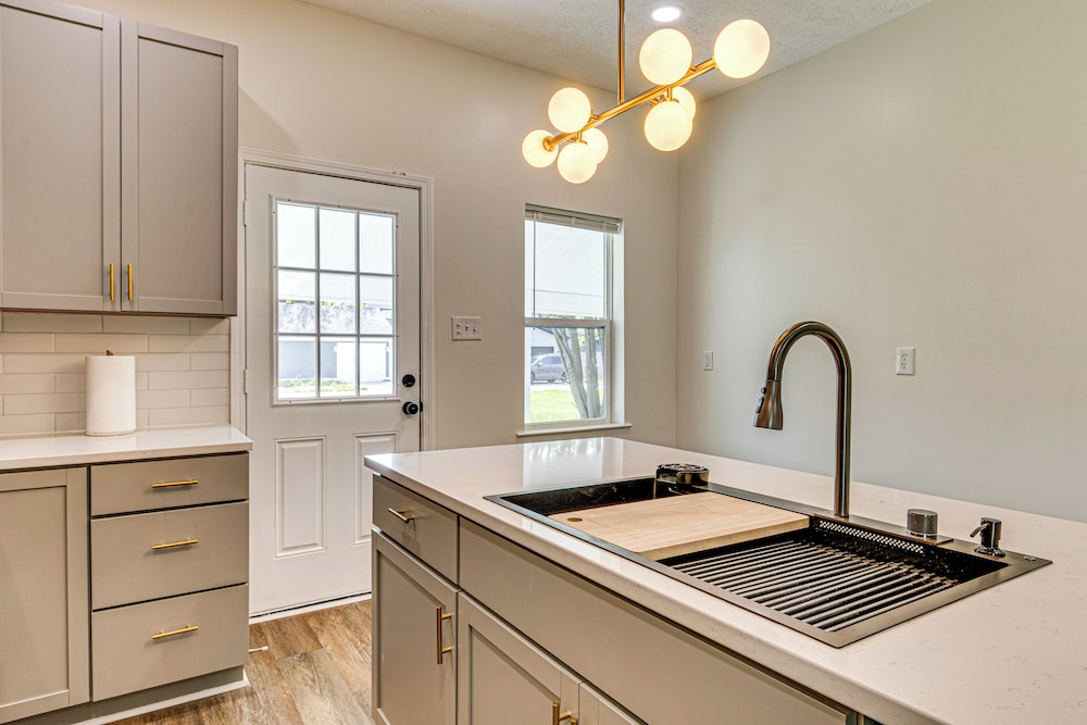 2 Mi to Mass Ave: Indianapolis Townhome Near Parks