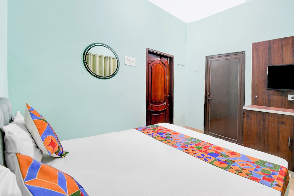 Fabhotel Rb Palace