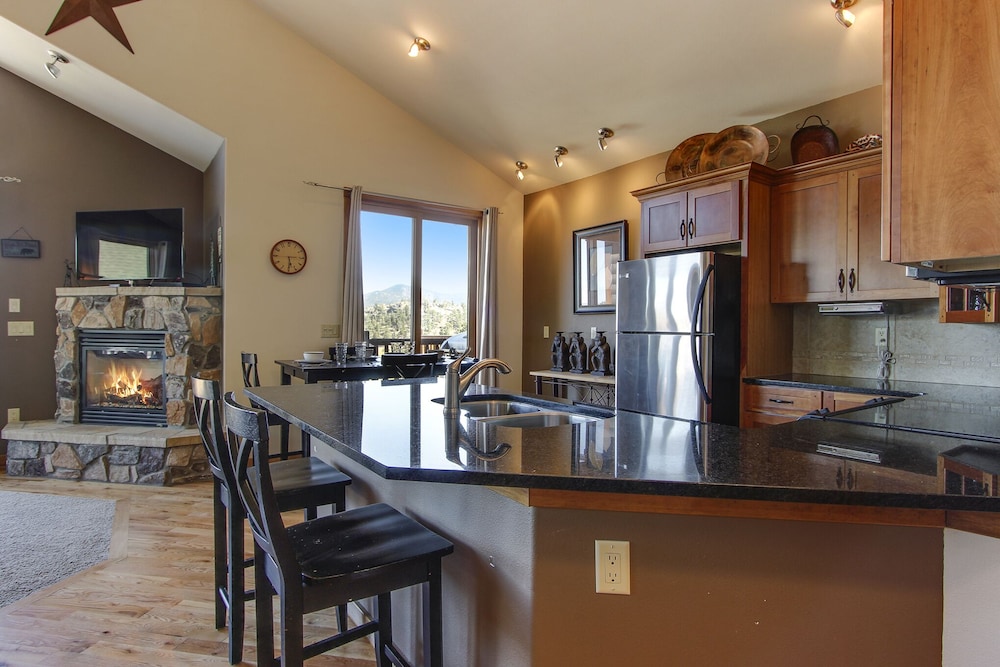 The Twin Owls 21a 2 Bedroom Condo by RedAwning - Property Image 27
