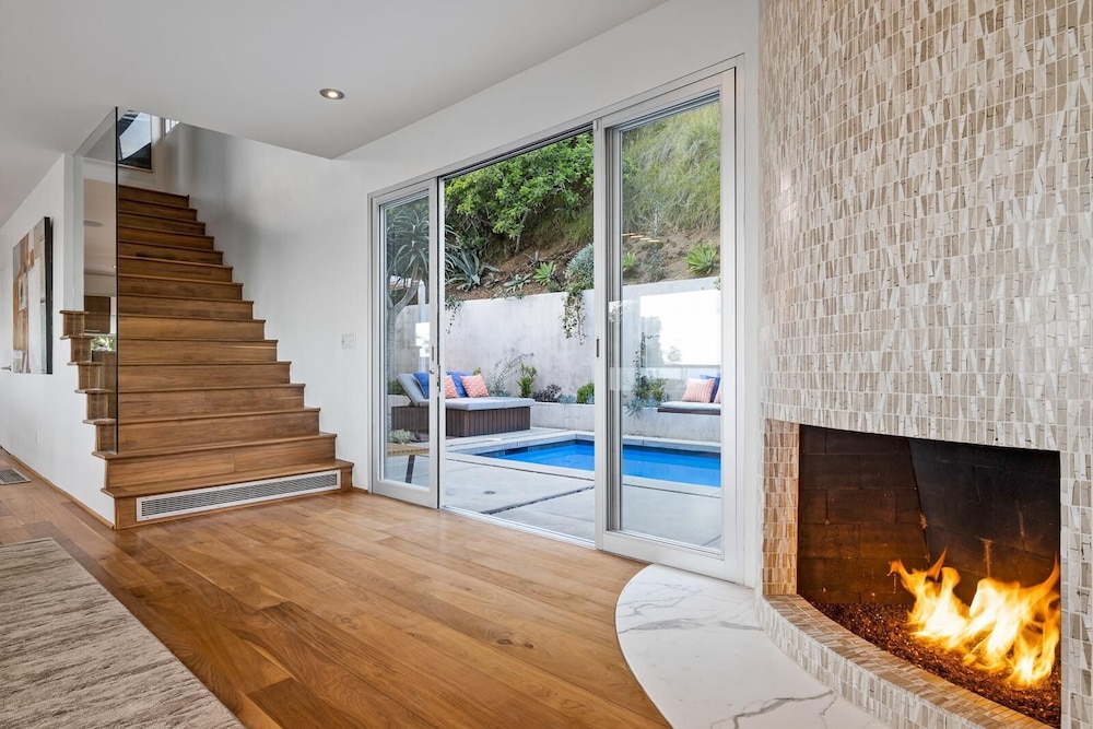 Belle Horizon - Modern Villa With Expansive Balcony and Views