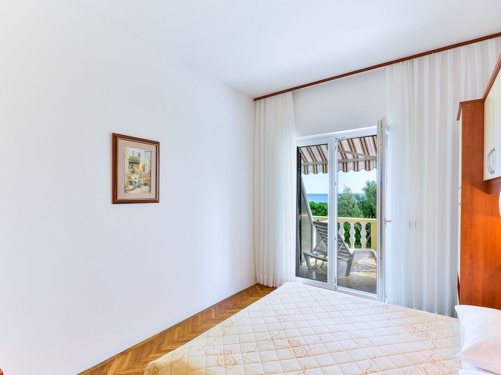Apartment on Vir Island Near Sandy Beaches