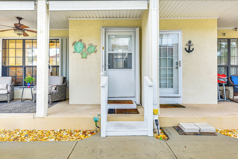 Walk to Pool & Beach: PCB Resort Getaway w/ Porch