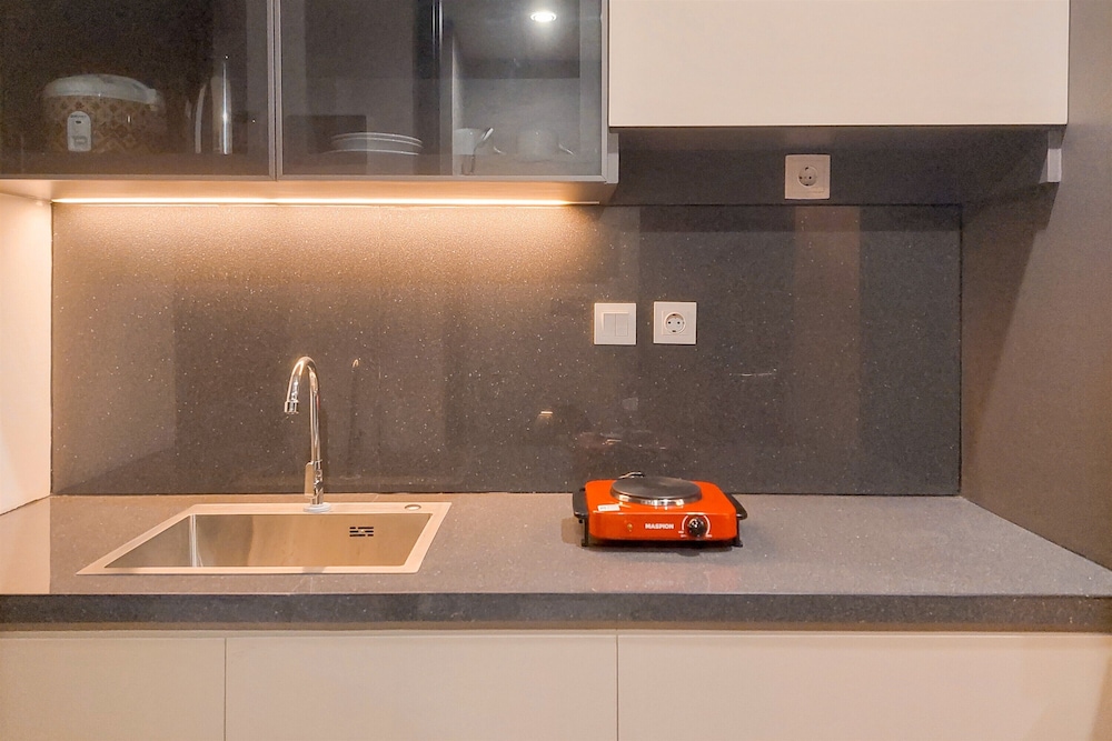 Cozy and New Studio at Collins Boulevard Apartment