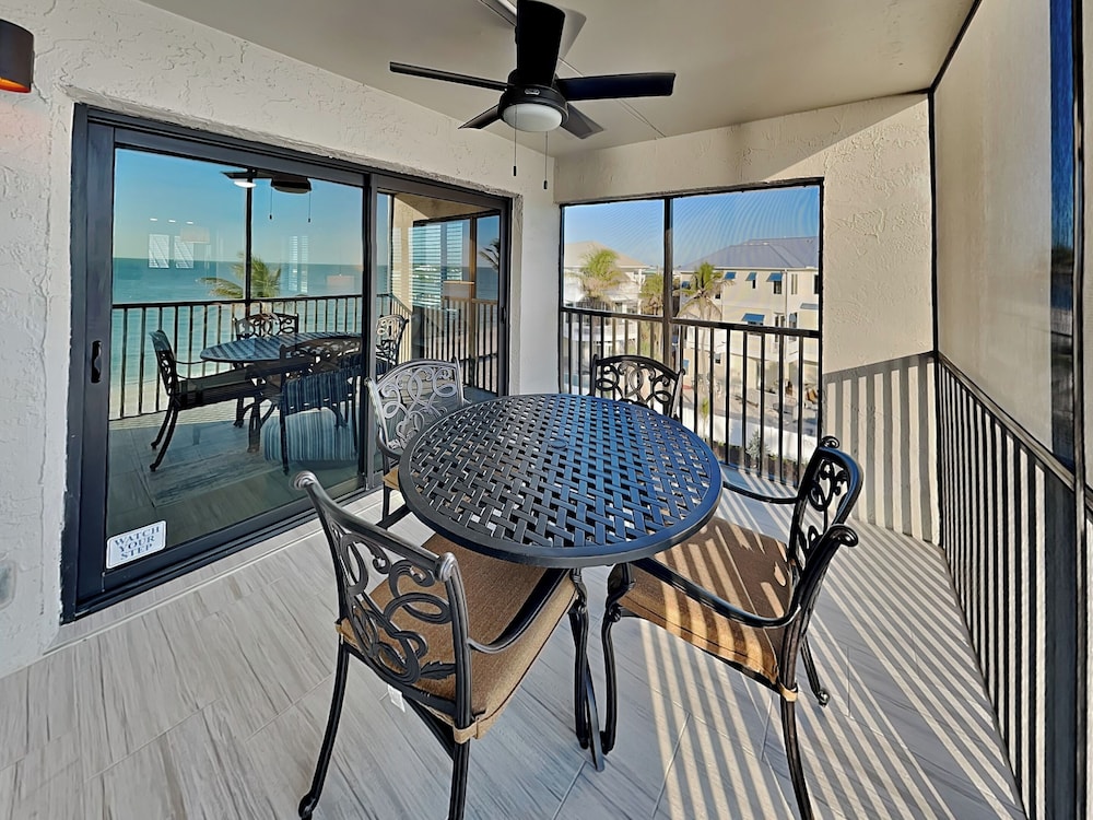 Seaside 4 by Distinctive Beach Rentals