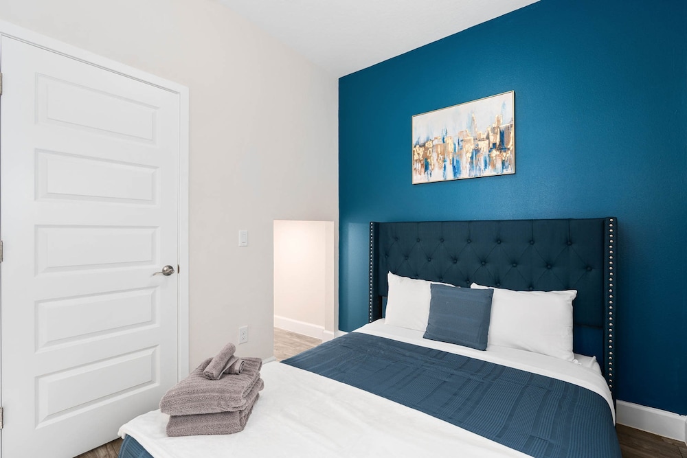 Super Luxe- Sleeps 17 W Designs Near Disney