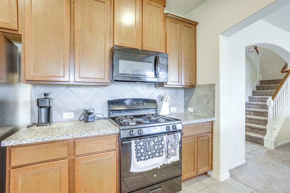 Covered Patio & Spacious Yard: Houston Area Home!