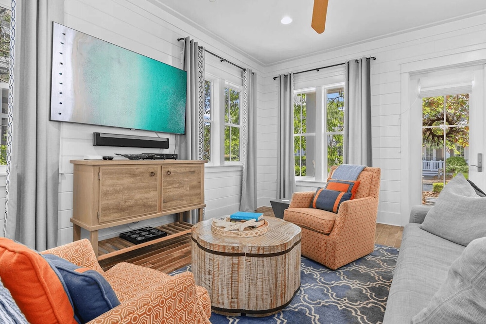 Watercolor 75 by Avantstay Luxury Private Pool + Bonfires
