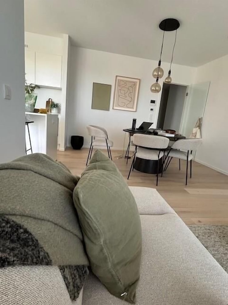 Modern Beach Apartment With Balcony Parking