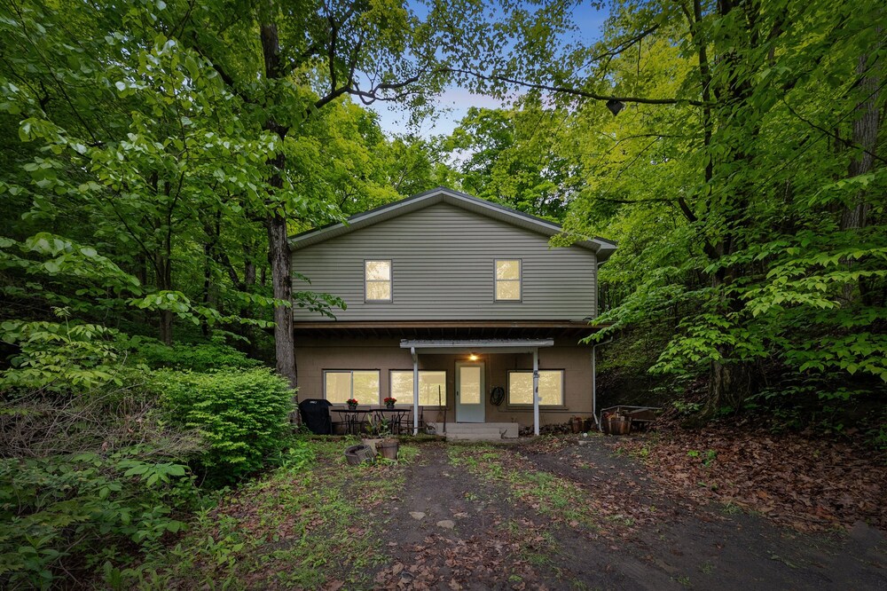 Peaceful Lakefront Getaway On Cayuga Lake 4 Bedroom Cottage