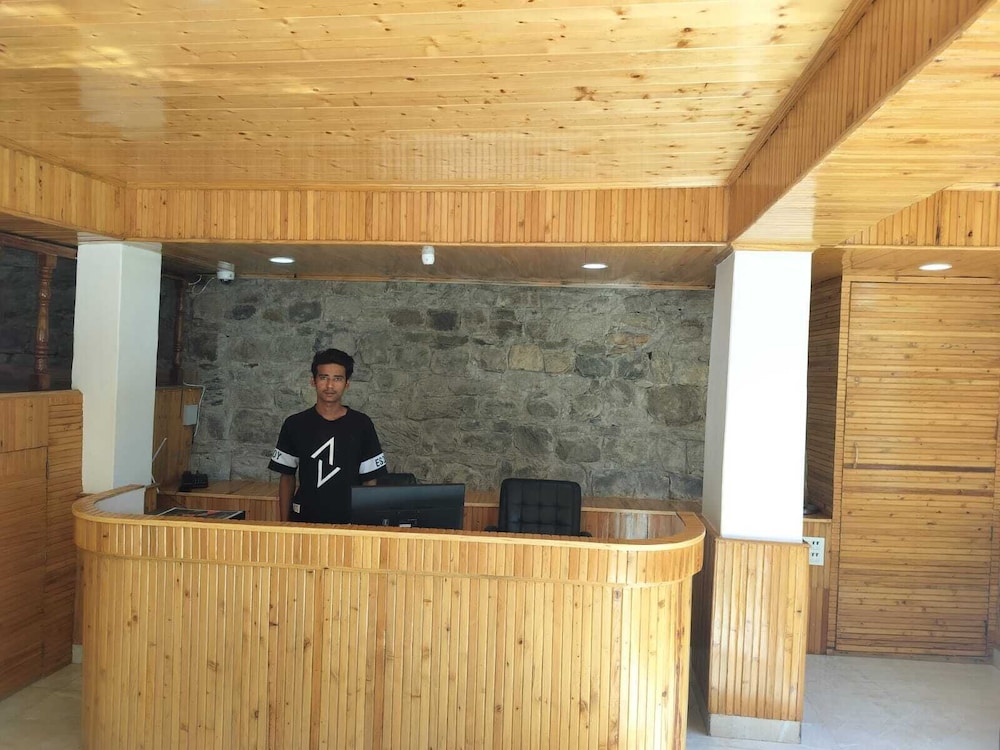 Tirthan Villa and Resort view 2