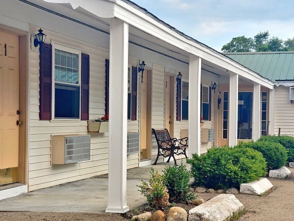Hotel Covered Bridge Riverview Lodge - Image 1