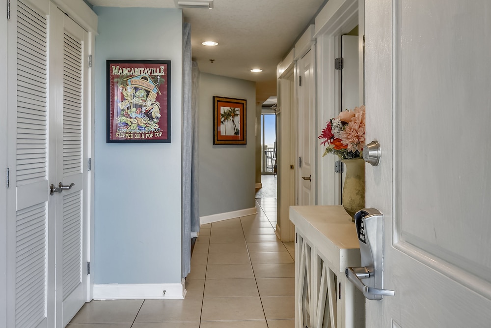 Grand Panama Beach Resort by Book That Condo