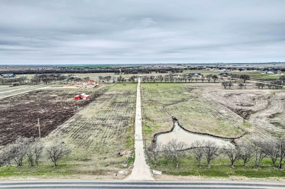 Secluded Krum Home w/ Patio & Gas Grill! view 2