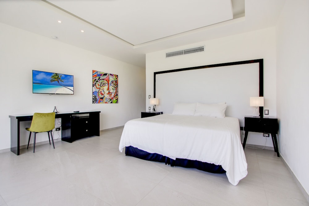 Ultra Modern Villa with Chef & Maid