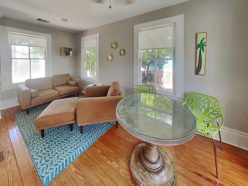 Sealy Street Duo by Ryson Vacation Rentals
