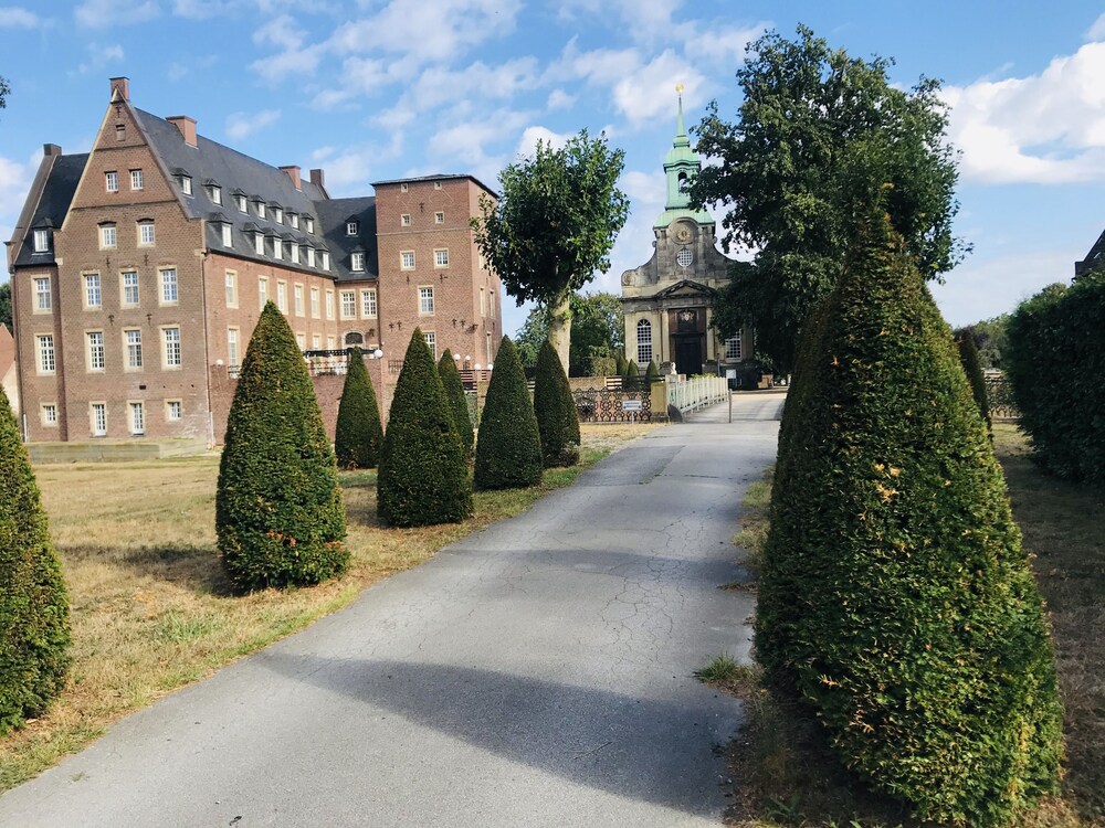 Schlosshotel Diersfordt view 4