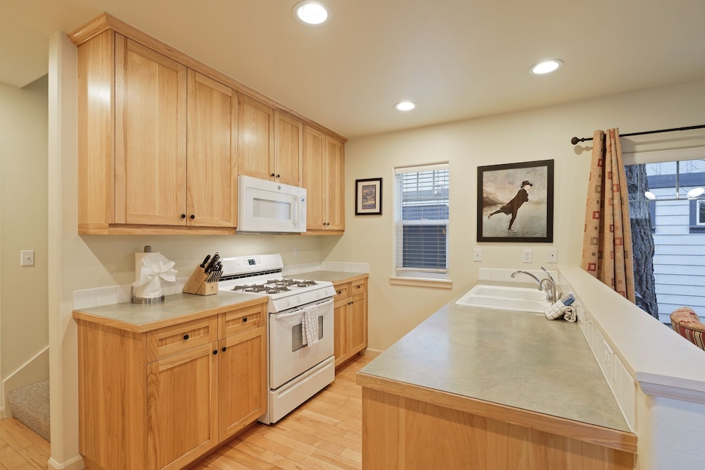 Meet Me On Milwaukee 30 Day Minimum 2 Bedroom Home