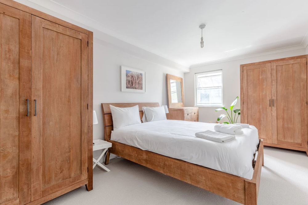 Contemporary 2 Bedroom Apartment in Bermondsey
