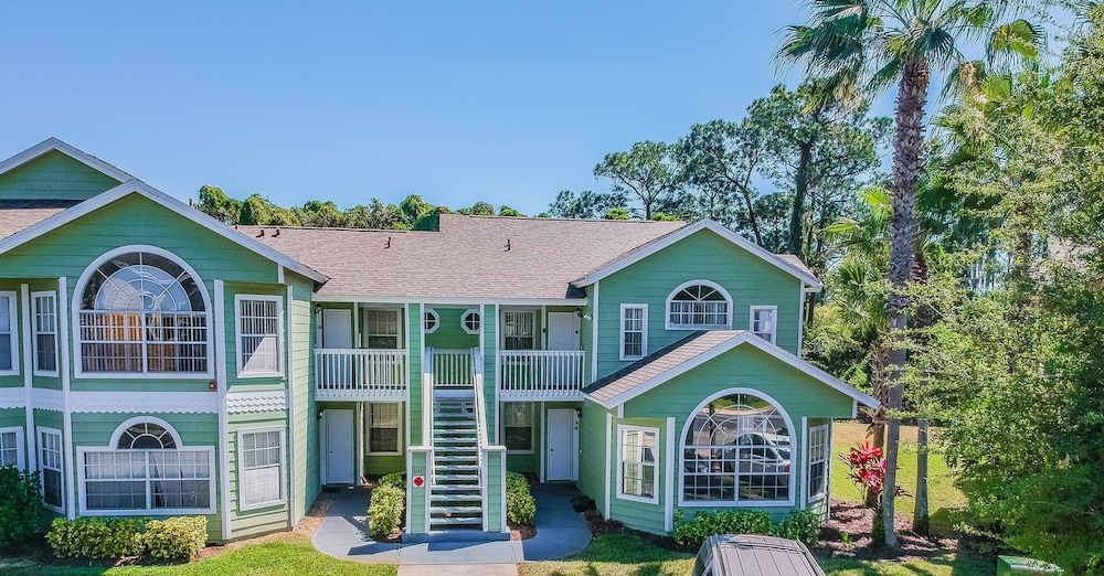 ​Near Theme Parks! 4 BR's, Sleeps 10! Gorgeous Home, Pool, Patio!