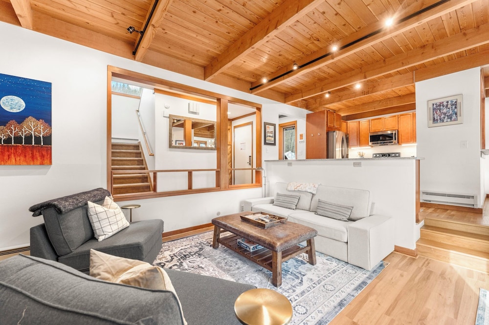 Tennis Townhome #1321 : 2