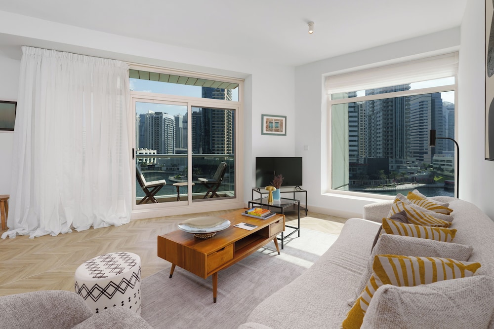 Maison Privee - Blissful Living w/ Dubai Marina Waterfront Views