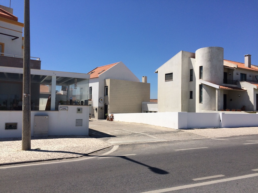 Peniche Surf Lodge - Hostel