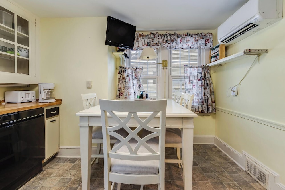Hickman Street 208a