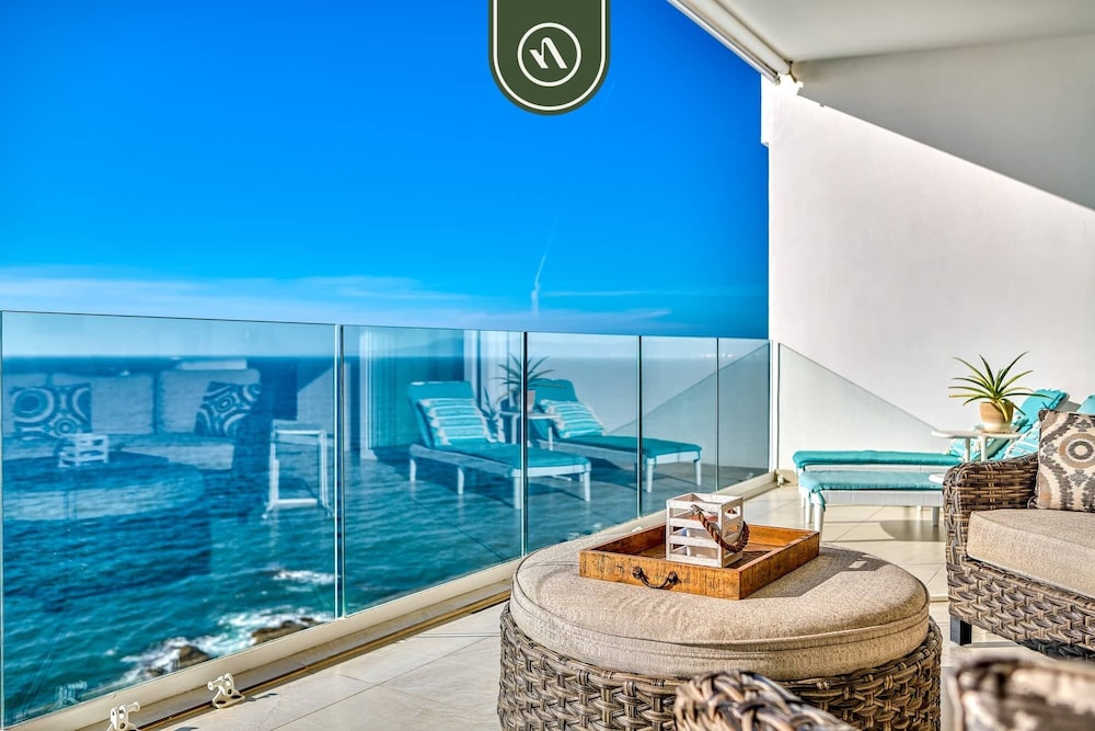 Oceanview Luxury Condo - Private Beach - Rooftpop