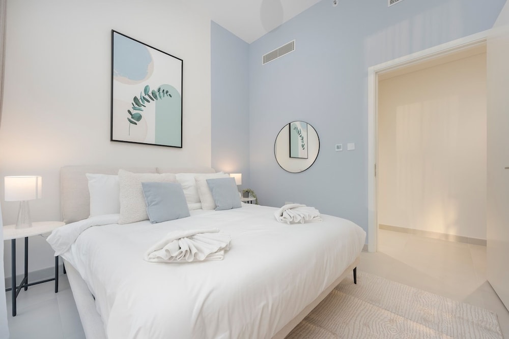 Peaceful 4-bedroom Bright Kitchen Space in Dubai Creek Harbour