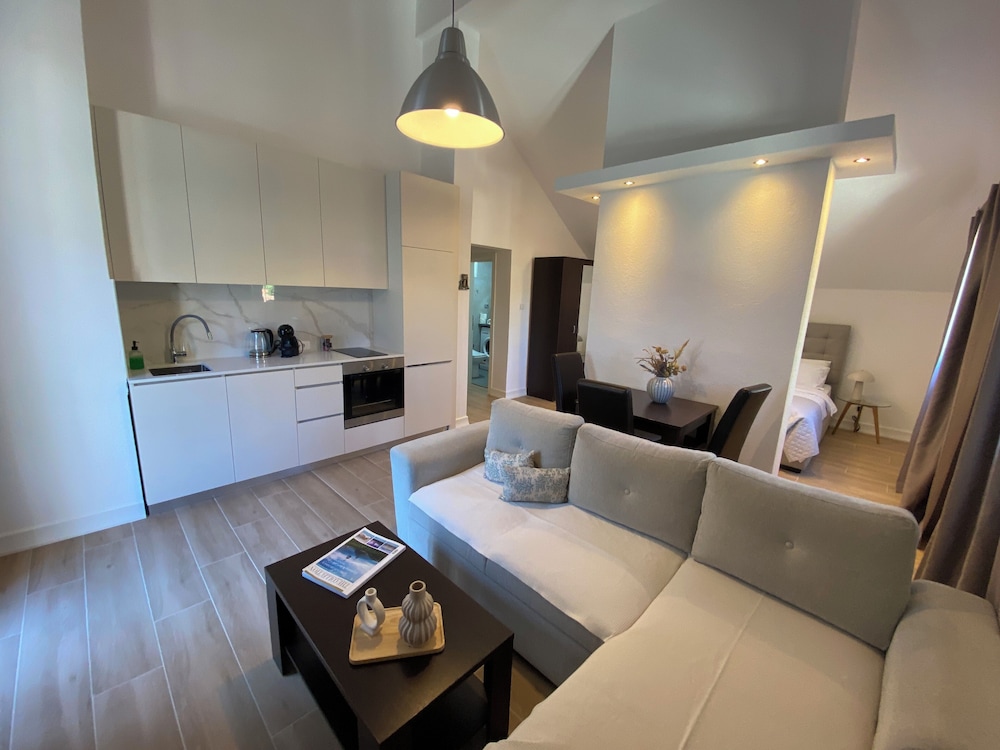 HOUSE 44 Apartments
