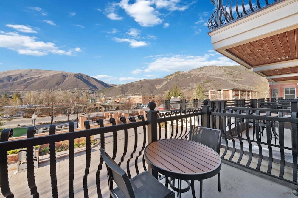 Aspen Mountain Residences Luxe 3 Bedroom Residence in Heart of Downtown Aspen