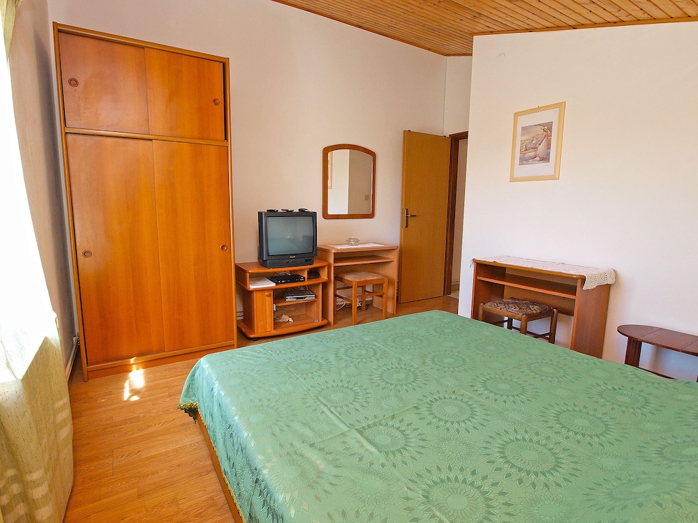 Apartment 50 view 4
