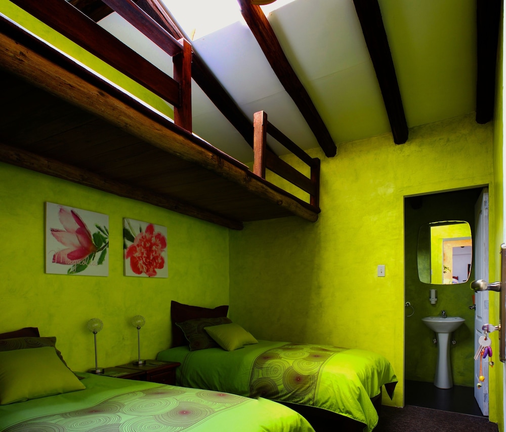 La Casa Amarilla
