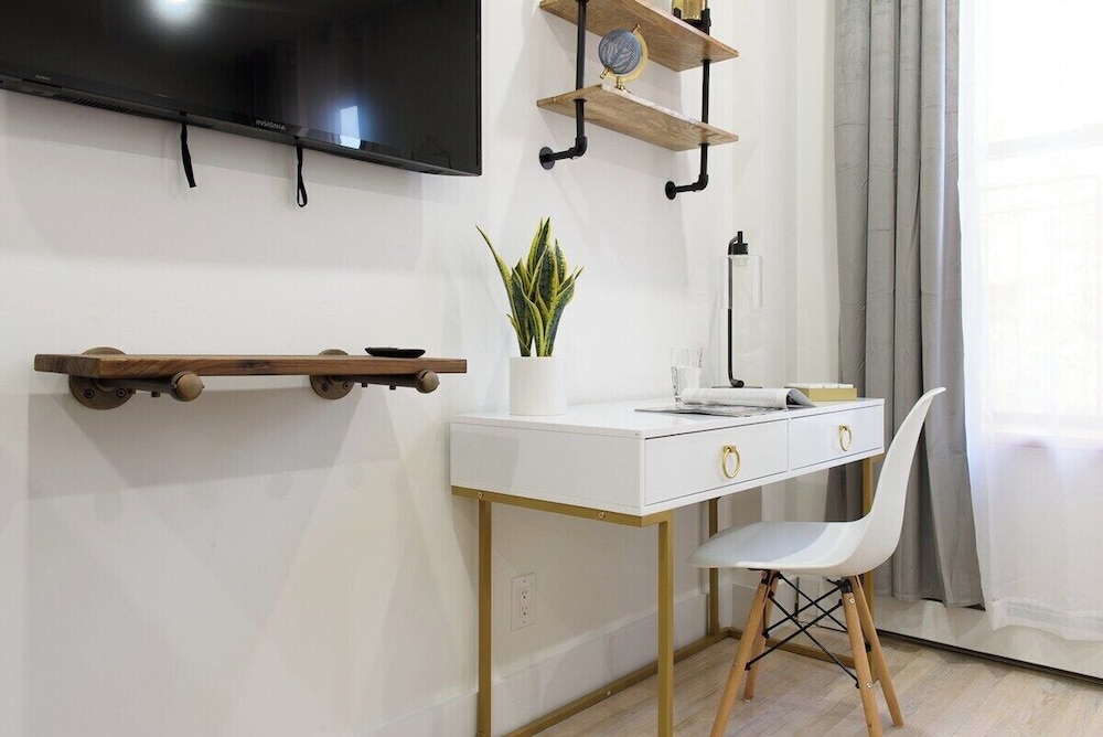 1597 New York Apt