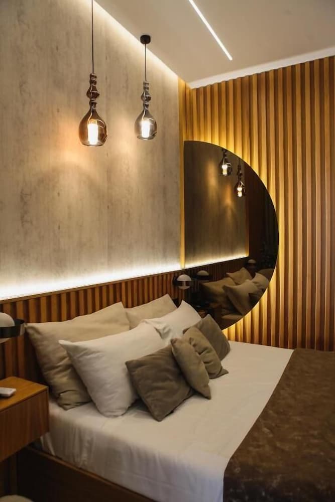 Barneys Club B&b