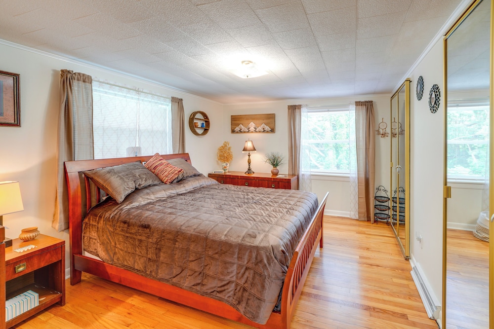 4 Mi to Off-road Park: Beckley Area Townhome